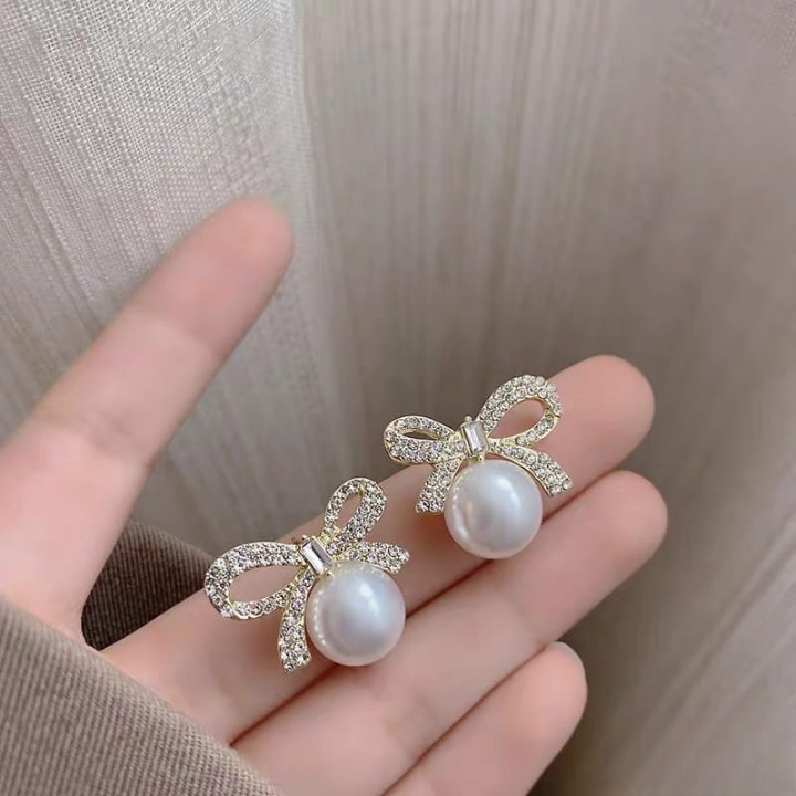Pearl Bow Earring